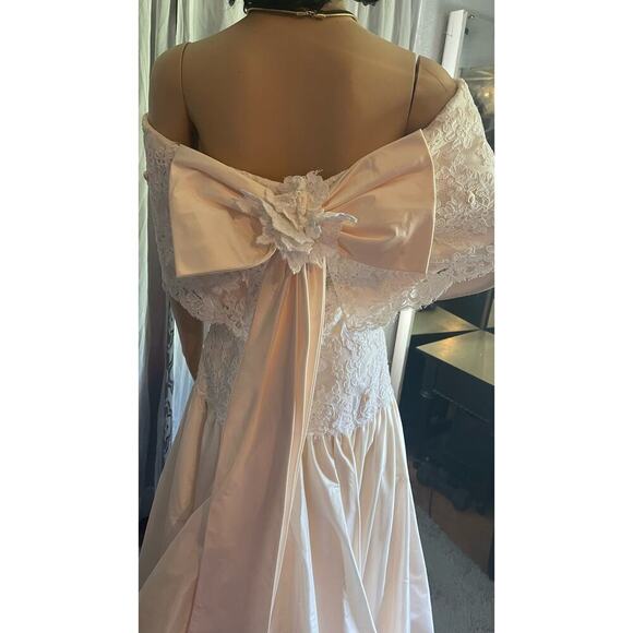 Vintage ILGWU Pink Lace Off-Shoulder Formal Gown - Picture 7 of 17